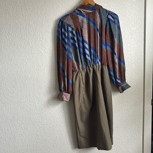 Vintage dress with tie neckline